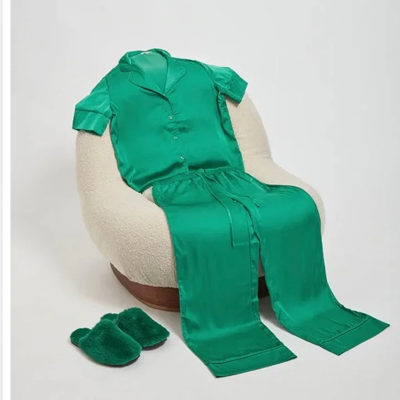 NWT Apparis pajamas. Never worn. Good for bridesmaids or gifts - Picture 3 of 7